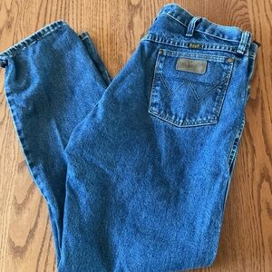 Wrangler George Strait cowboy cut collection Relaxed Fit Denim Jeans. Size 38